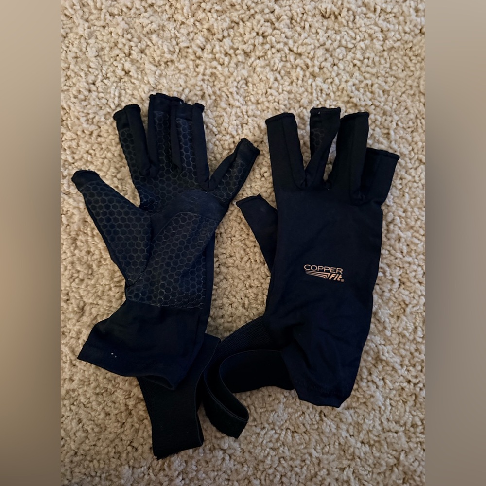 NWT Copper Fit Black Compression Gloves